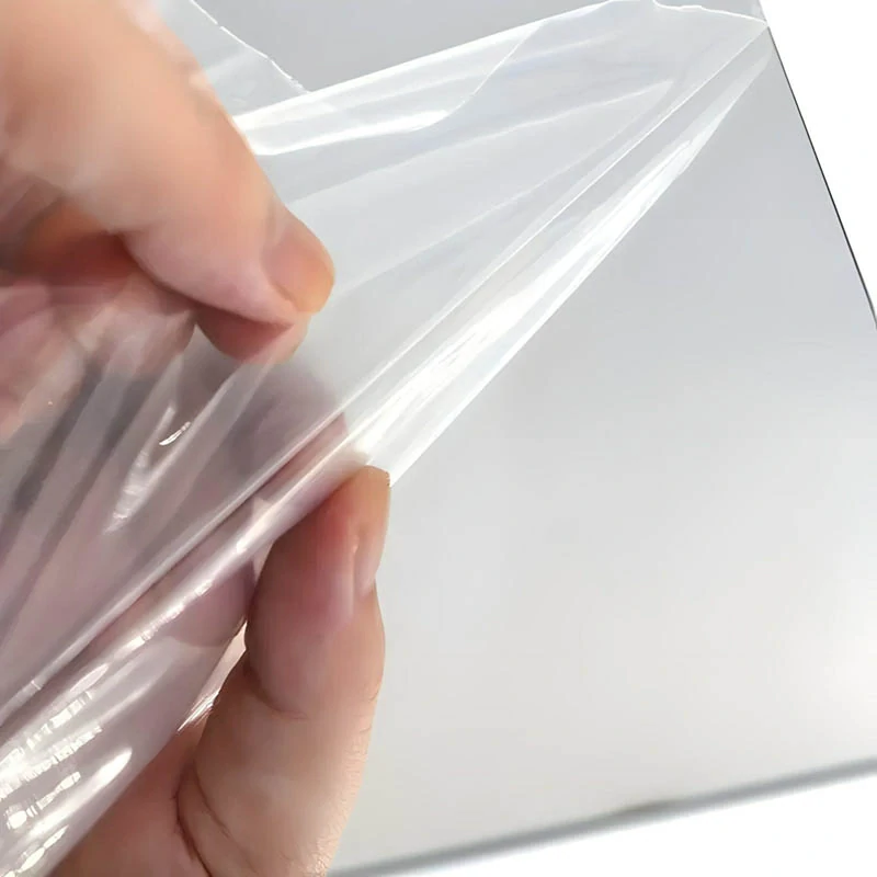 Zrkadlová nálepka HOME – dekoratívny nápis na stenu so srdiečkami