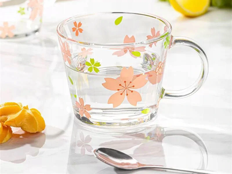 Sada sklenených misiek a pohárov s kvetinovým vzorom – 6 ks (4 misky + 2 poháre)