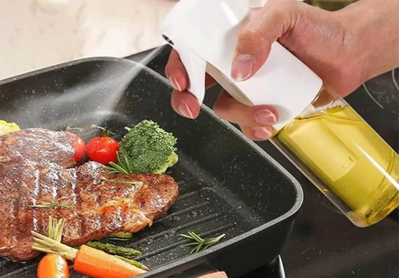 Sklenený rozprašovač na olej, ocot a omáčky 200ml biely