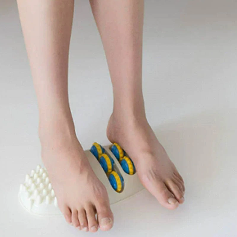 Masážny valček na chodidlá s rolkami