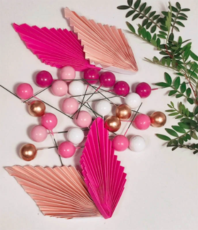 Dekoratívne zapichovacie guličky a vejáre na tortu ružové + zlaté + biele 29ks