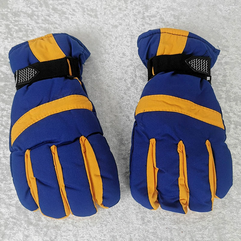 Zimné rukavice s nastaviteľným pásikom – červené alebo modro-žlté