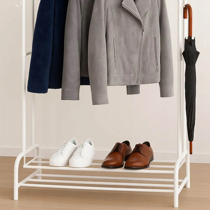 Kovový stojanový vešiak na oblečenie s policami na topánky 160 cm biely