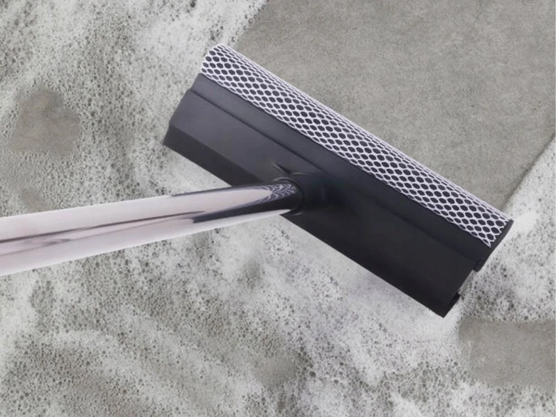 Teleskopická stierka s hubkou na okná a zrkadlá