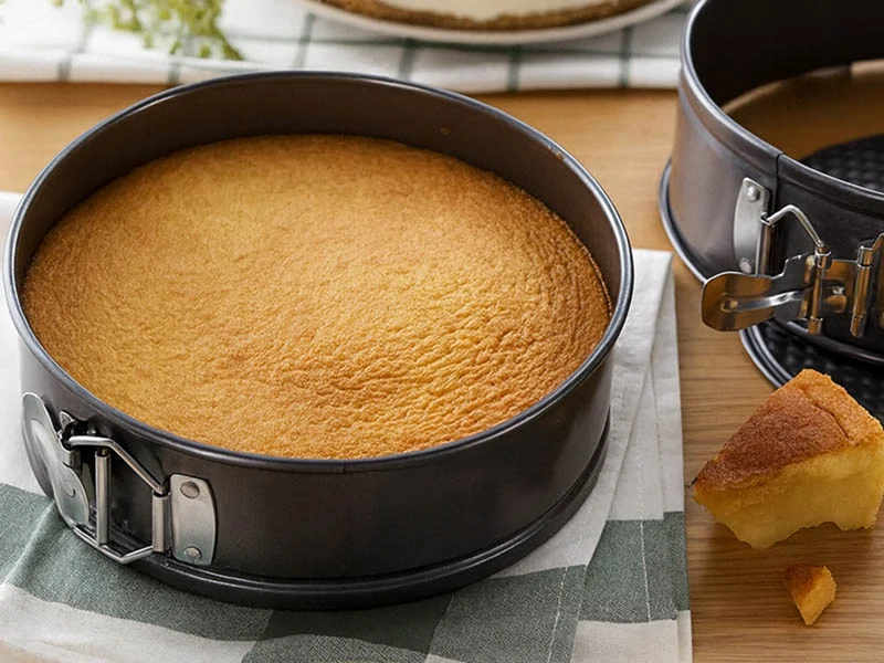 Sada 3 okrúhlych tortových foriem 24/26/28 cm