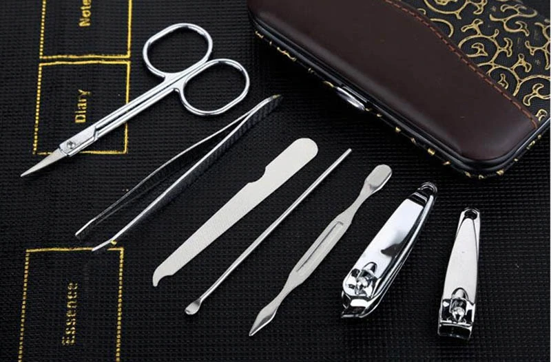 Manikúrová a pedikúrová sada v puzdre 7-dielna biela