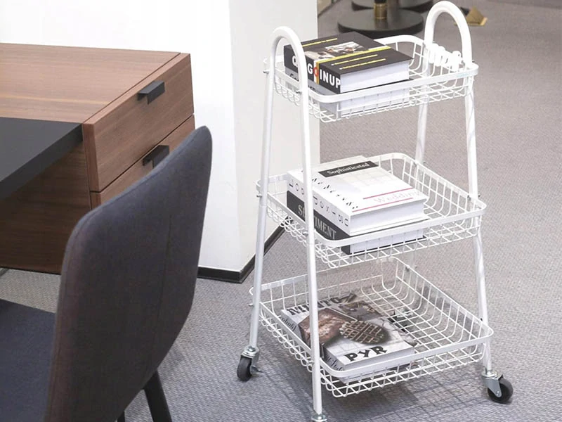 Kovový regál na kolieskach s tromi policami 78 cm biely