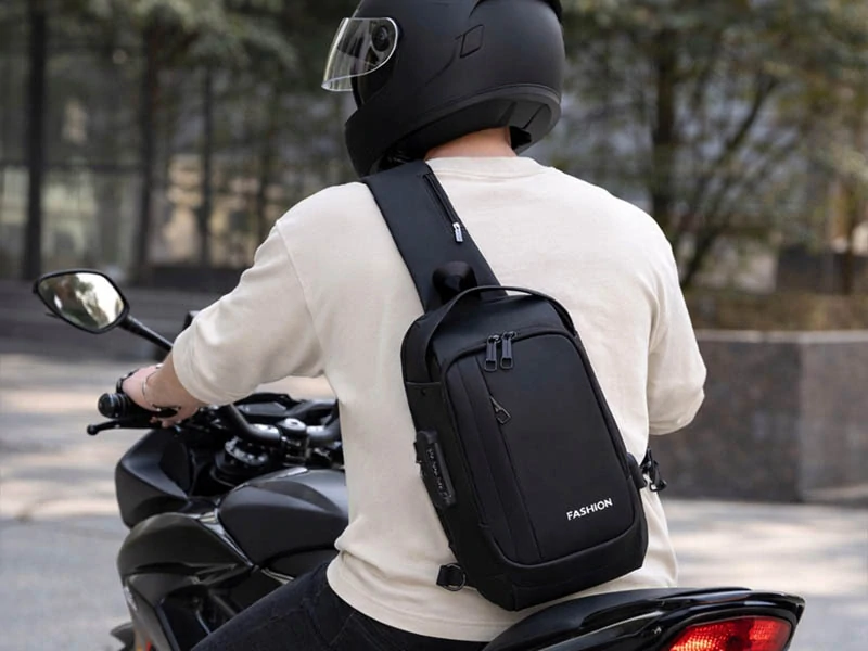 Mestský batoh na jedno rameno so zámkom na kód