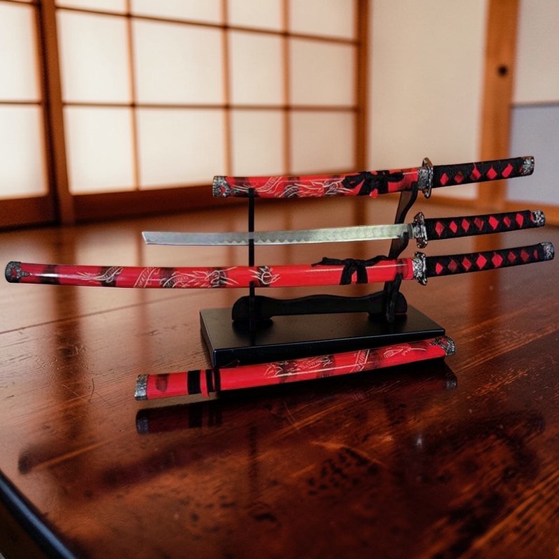 Dekoračná sada 3 japonských mečov katana s červeným puzdrom a stojanom