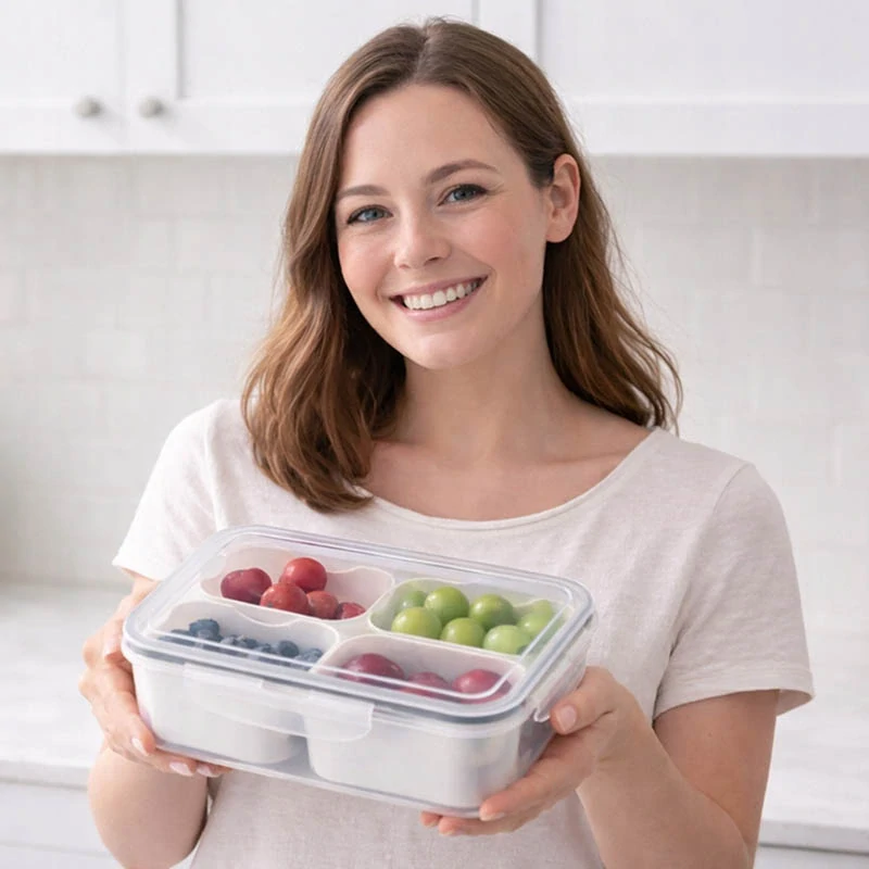 Dóza na potraviny so 4 priehradkami