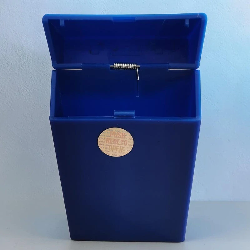 Plastový zatvárací box s pružinovým otváraním 11 × 6 × 1,6 cm