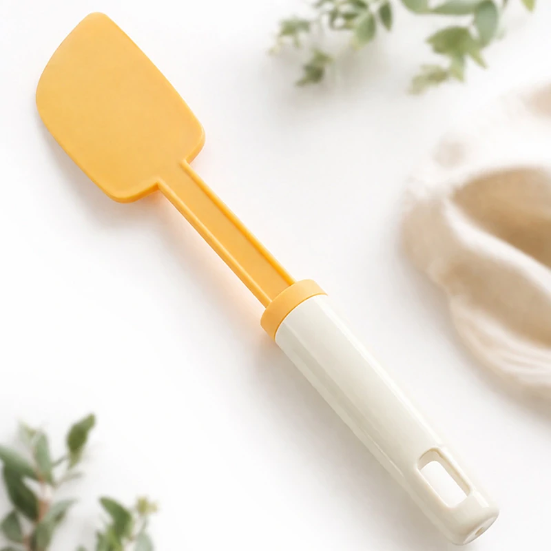 Kuchynská stierka na cesto 27 cm