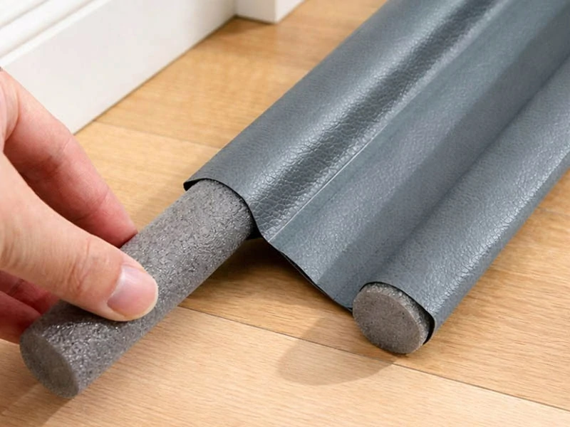 Tesnenie pod dvere proti prievanu 96cm sivé