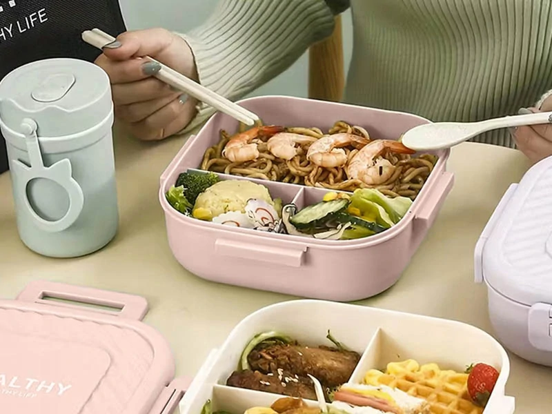 Lunch box s 3 priehradkami a príborom na desiatu aj obed ružový