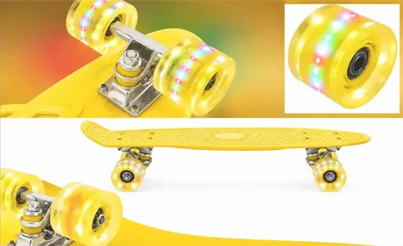 Detský skateboard Fishboard 56 cm so svietiacimi LED kolieskami