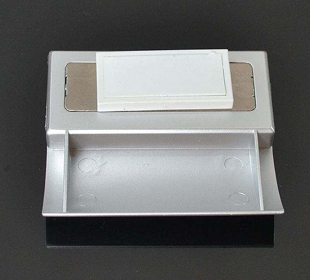 Magnetický solárny držiak na menovku