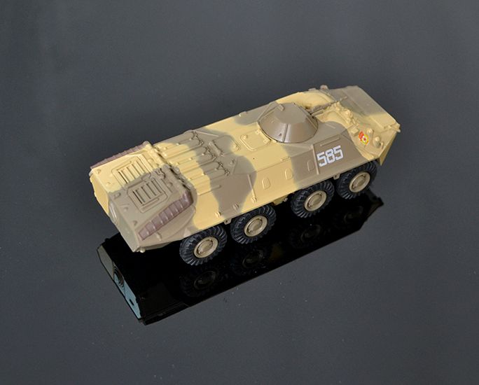 Model obrneného transportéra BTR-70 1:74