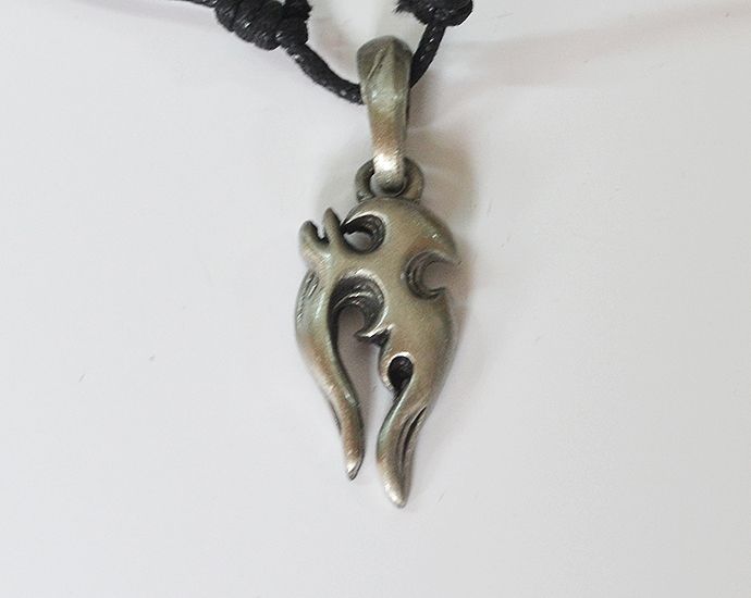 Prívesok na koženej šnúrke Symbol II.