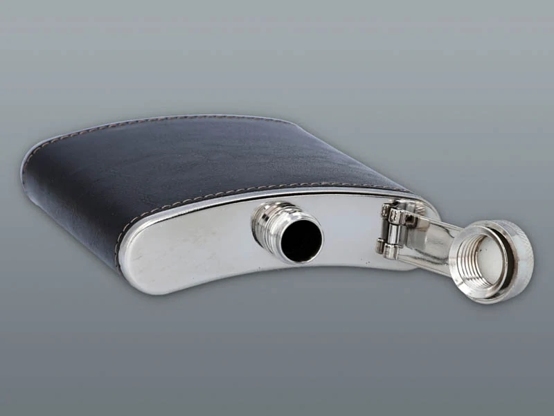 Ploskačka v koži Black 210ml