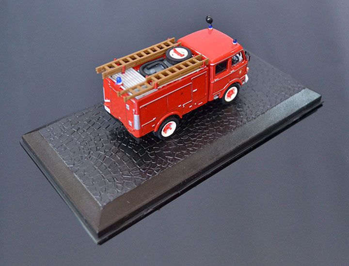 DeAgostini Model veterán TLF OM Tigrotto 1:72