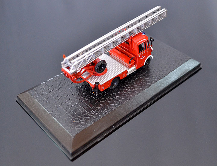 DeAgostini Model veterán Mercedes Benz L-319 1:72