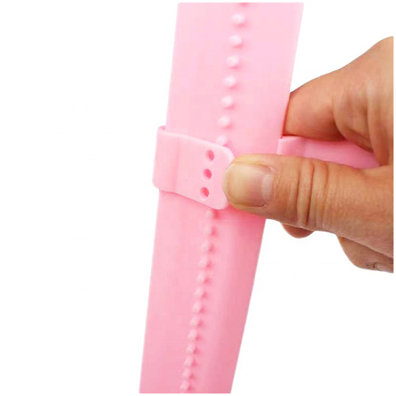 Nastaviteľná lopatka na dekoráciu koláčov a torty 