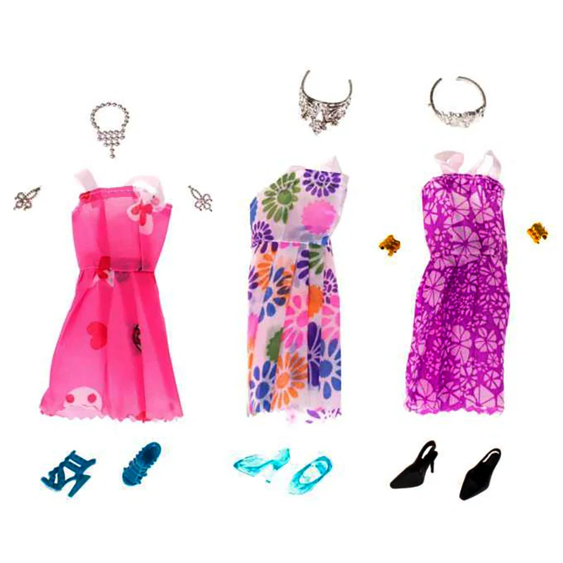 Farebné oblečenie a doplnky pre bábiky – 43 dielov