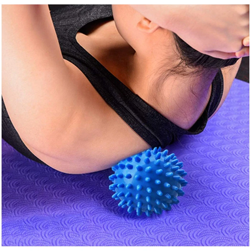 Masážna loptička s hrotmi 8,5cm