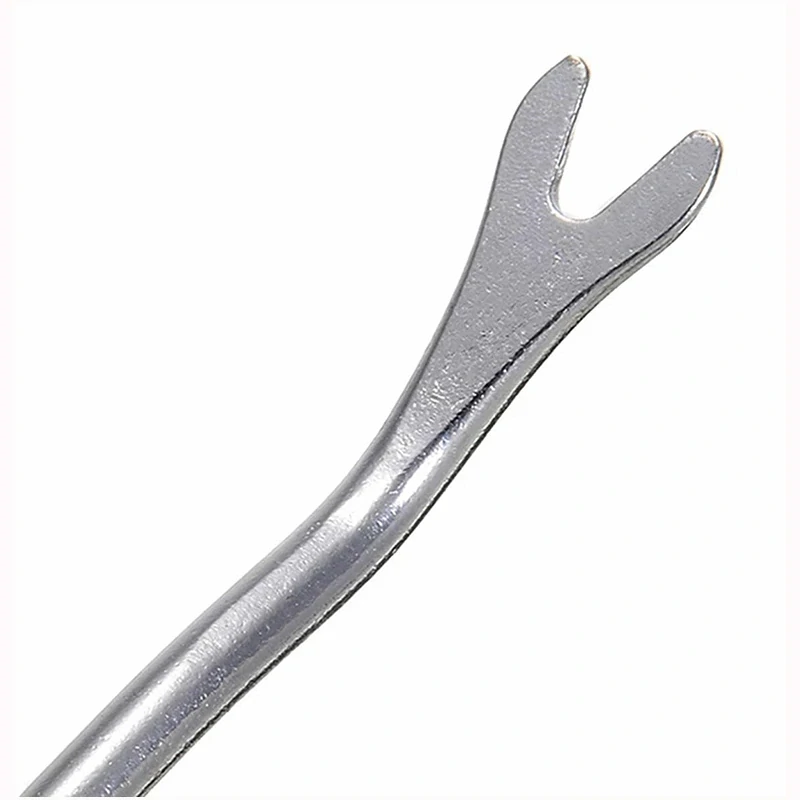 Vyťahovač gombíkov na čalúnení