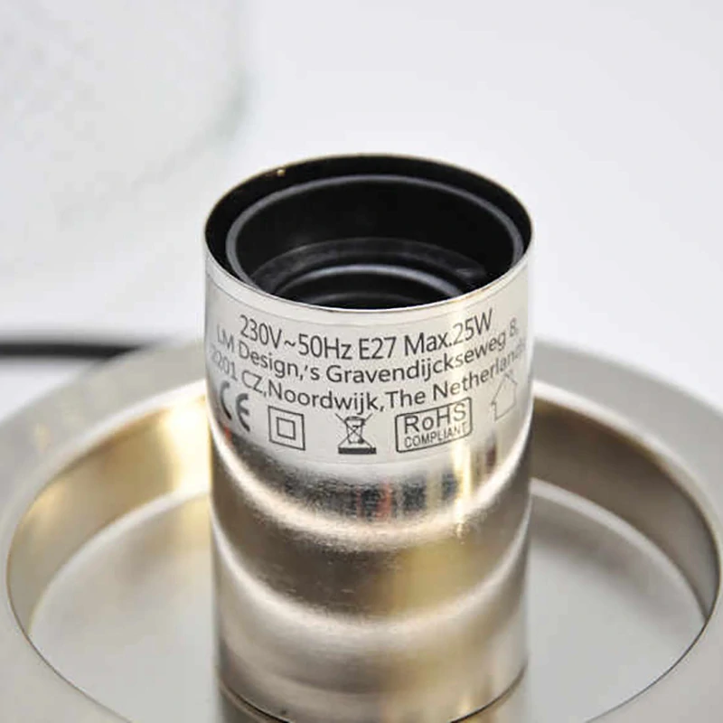 Stolová lampa so sklenenou kupolou