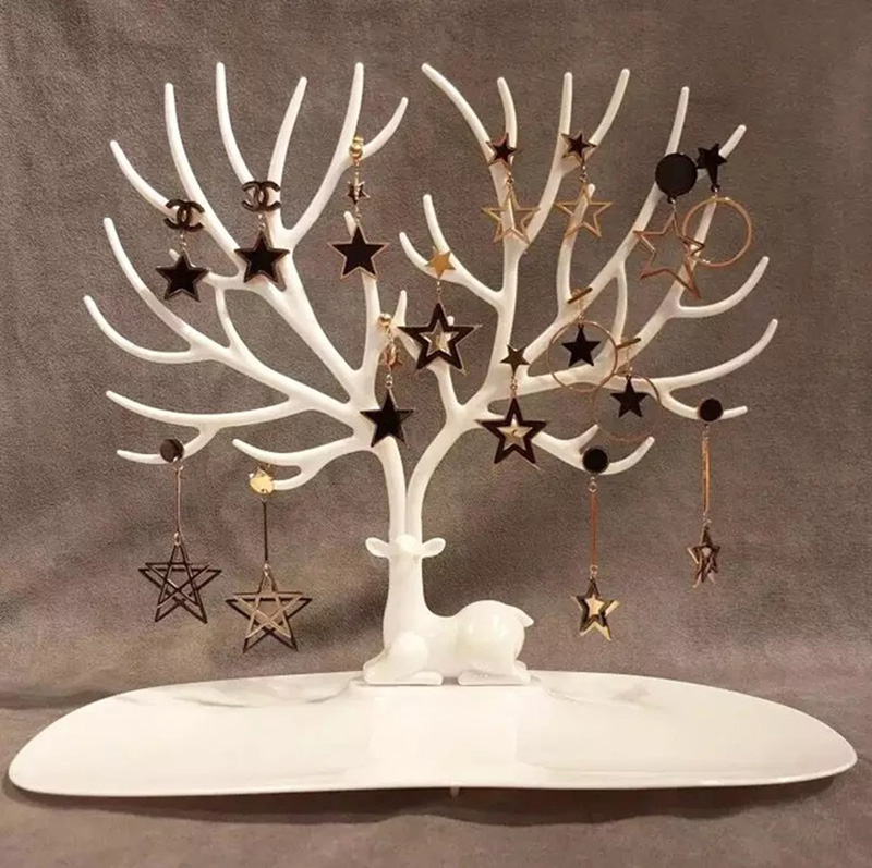 Stojan na bižutériu Jeleň biely