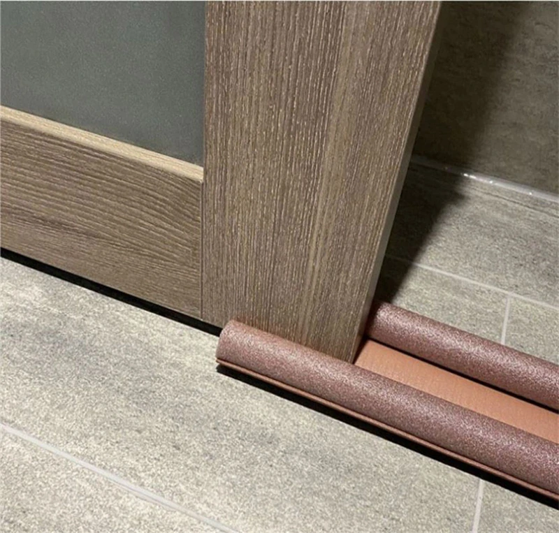 Tesnenie pod dvere proti prievanu 91 cm hnedé