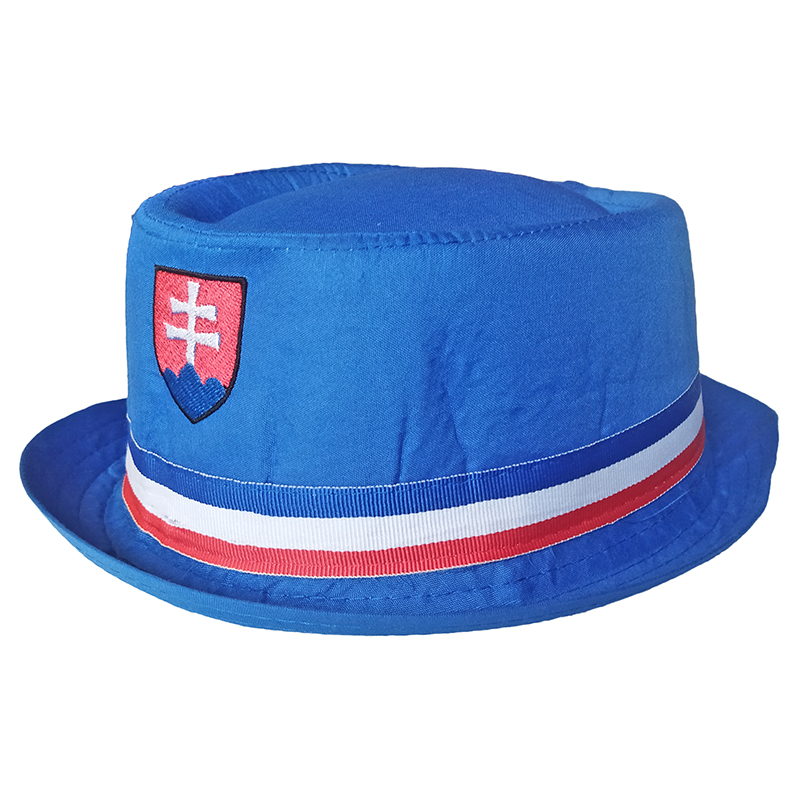 Klobúk s vyšívaným znakom Slovakia 