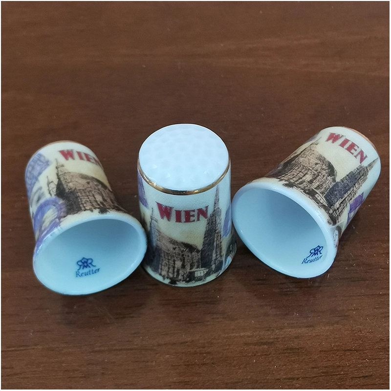 Reutter Porzelan - Porcelánový náprstok WIEN