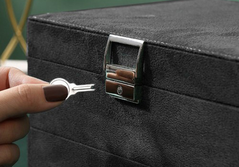 Kufrík na bižutériu čierny 11 x 24 x 18cm