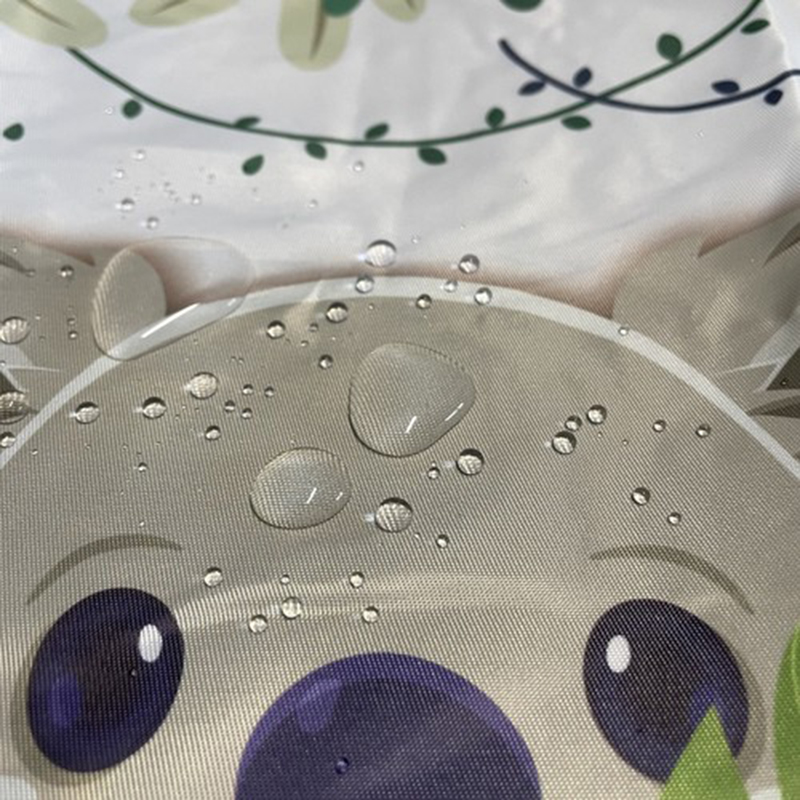 Detský podbradník so zásterou a rukávmi proti zašpineniu