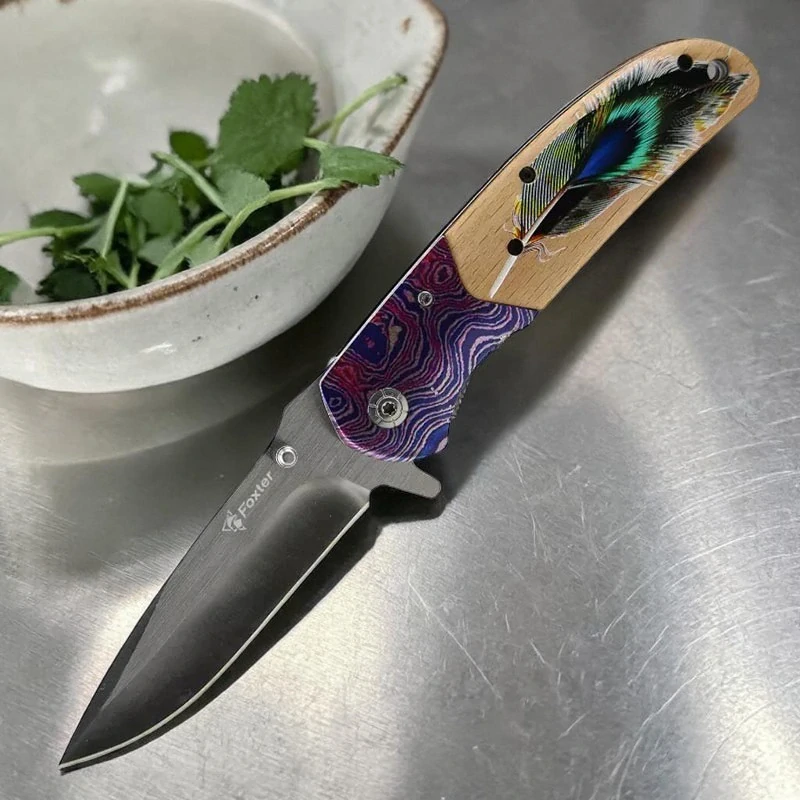 Skladací vreckový nôž Foxter s drevenou rukoväťou a dekoratívnym vzorom