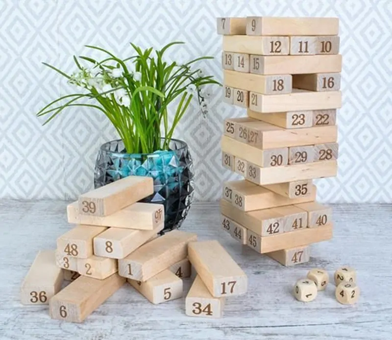 Rodinná hra Jenga drevená 54ks + hracie kocky