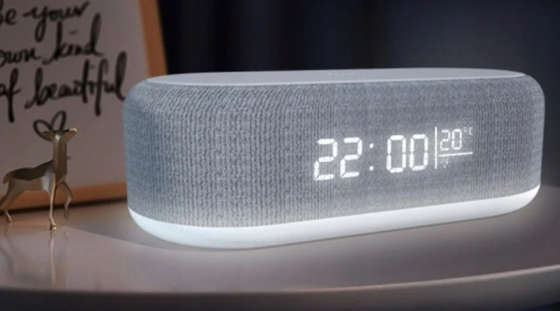 Nočná lampa s bezdrôtovou nabíjačkou, budíkom, BT reproduktorom a teplomerom
