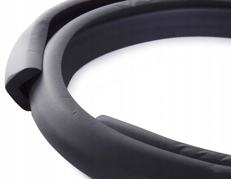 Ochranné penová páska na hrany nábytku 2m čierna