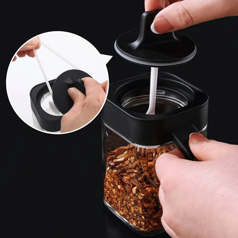 Sada sklenených koreničiek na podstavci s dávkovacími lyžičkami