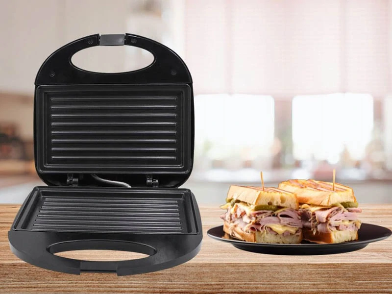 Elektrický sendvičovač – gril na panini, toasty a tortilly 750 W