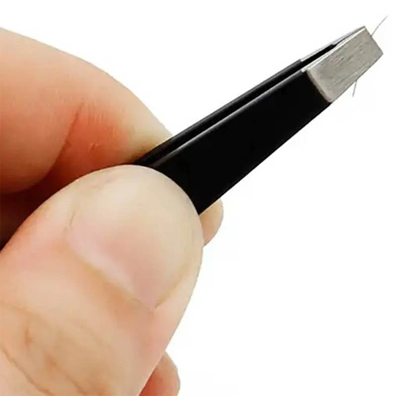 Pinzety na tvarovanie obočia a rias