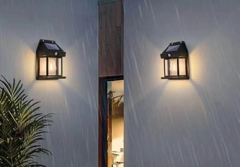 Solárny záhradný LED lampáš s pohybovým senzorom 1W
