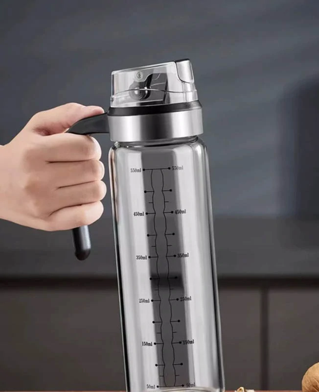 Fľaša s dávkovačom a odmerkou na olej 500 ml