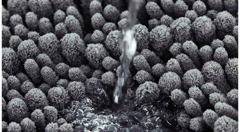 Protišmykový koberček do kúpeľne 40x60cm sivý