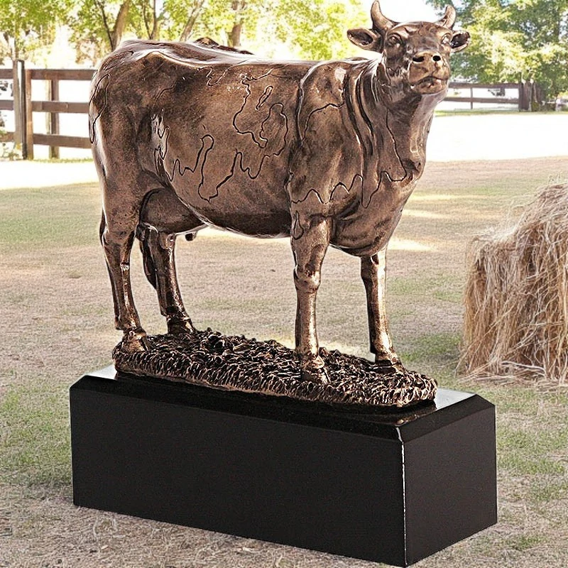 Krava - Odlievaná soška: Trofej na mramorovom podstavci s vlastným textom: 22,5 cm