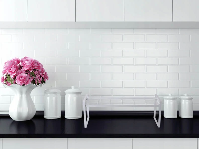 Kovová kuchynská polička 51 x 18 x 21 cm biela