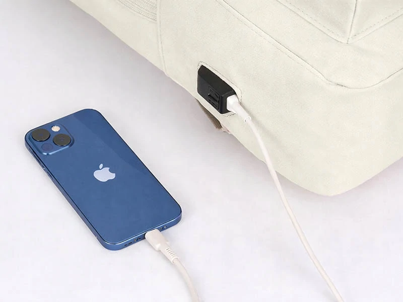 Mestský batoh na notebook 18 L biely