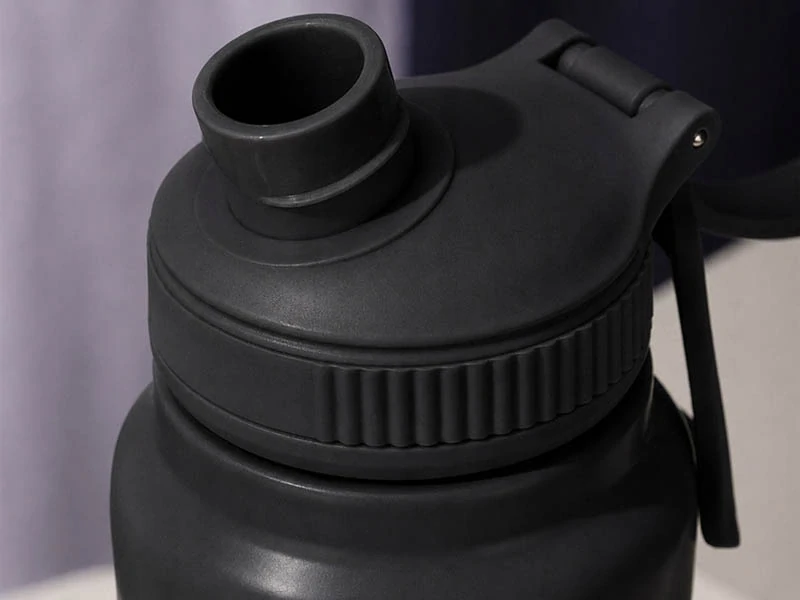 Nerezová termoska s náustkom 700 ml čierna